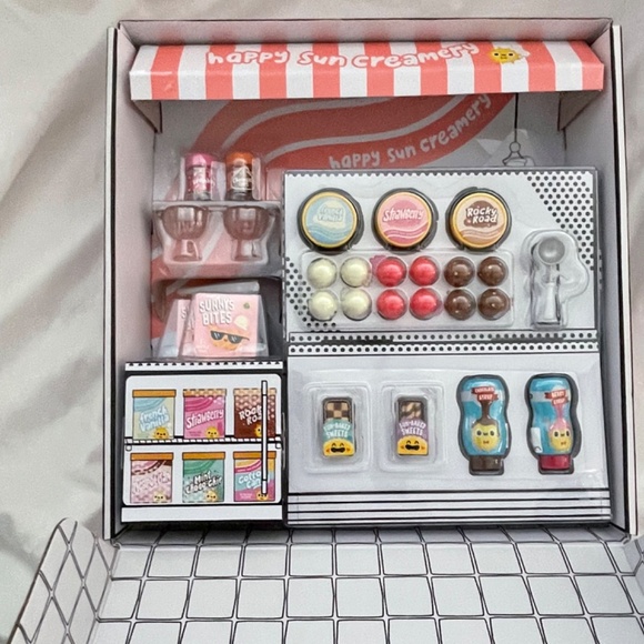 Miniverse MGA Icecream Social New - Picture 7 of 7